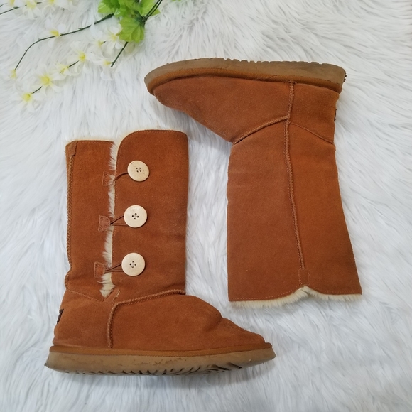 UGG Shoes - COPY - UGG Chestnut Boots Color Brown SIZE 9 .